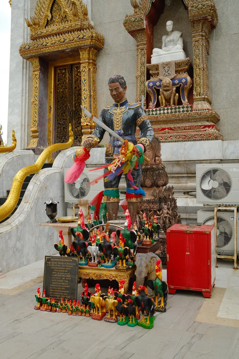 Wat Intharawihan, Phra Nakhon