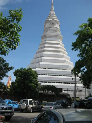 Wat Paknam Phasi Charoen, Bangkok